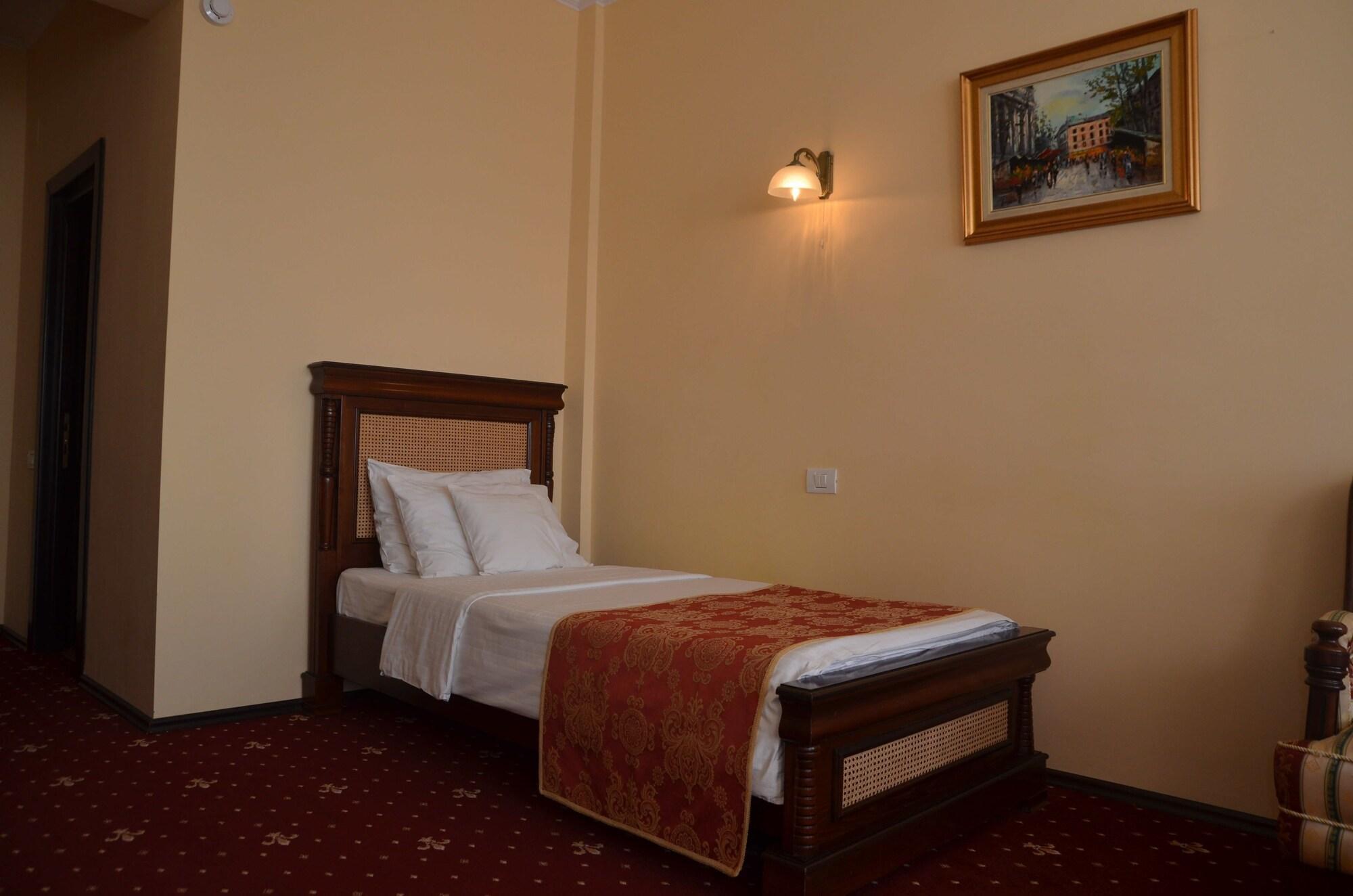 Richmond Hotel 4*