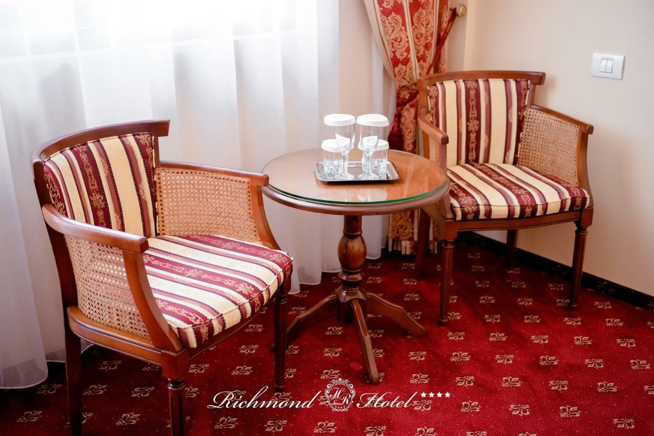 Richmond Mamaia