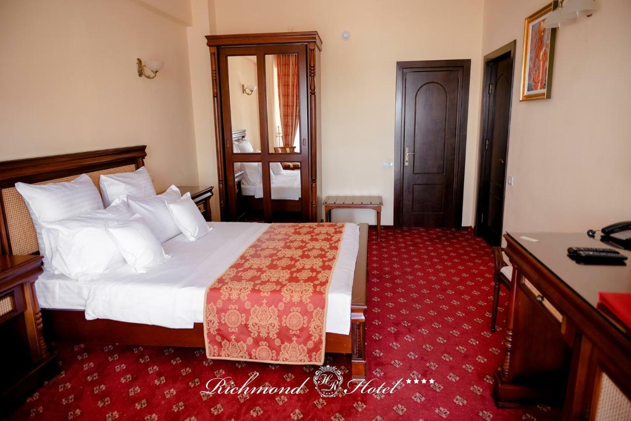 Richmond Hotel 4*